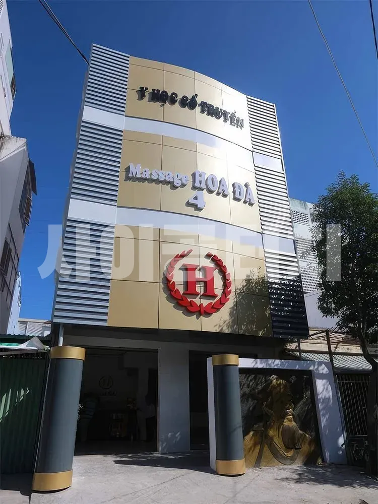 대낮의 건물 외관