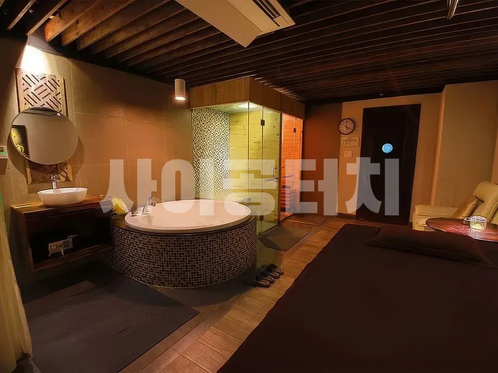 욕조 샤워실 마사지 침대 객실