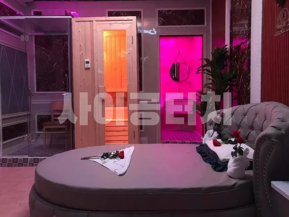 호텔 스위트룸처럼 꾸며진 마사지 룸